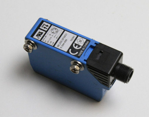 سنسور فتو الکتریکی کامپکت SICK W250-2P2431 با نور قرمز قابل مشاهده و شماره قطعه 6044699