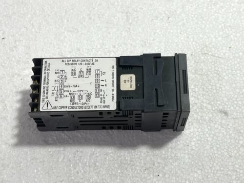 Honeywell DC120L-1-0-0-0-1-0-0 کنترل کننده دمای محدود، ورودی جهانی، 1/16-DIN، خروجی رله