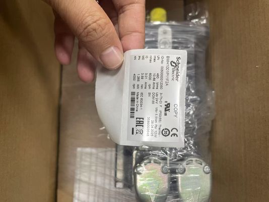 شنایدر BMH1001P11F2A سرو موتور با ترمز لیکسیوم 32 3.3Nm 6000rpm کلید دار IP54 128bit Encoder
