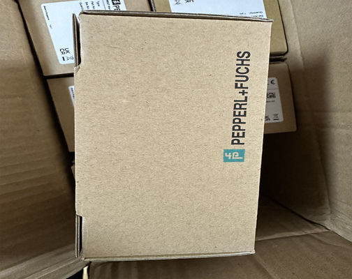 سنسور فوق صوتی P&F UC6000-30GM70-2E2R2-V15