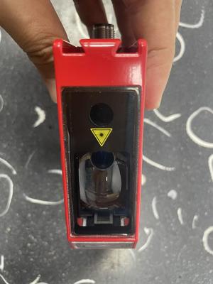 حسگر فاصله نوری Leuze ODSL 96B M/C66-S12 برای اندازه گیری دقیق فاصله